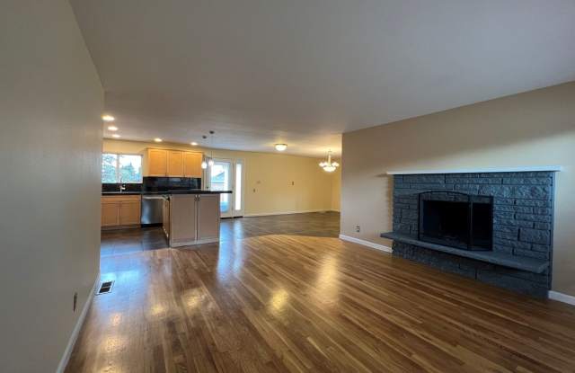 Well maintained 4 BD 1.75 BA Home with Genuine Hardwood Floors & Private Fully Fenced Backyard Gallery 4