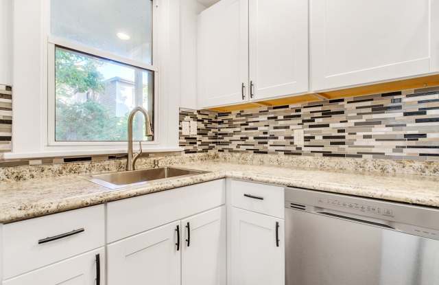 Updated Home with 3 Beds, 1.5 Baths, and Back Yard Gallery 4