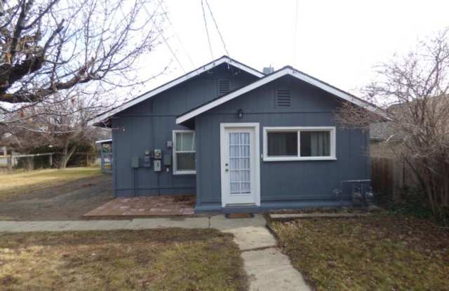 2 Bedroom/1 Bath Cute House/Duplex photos photos