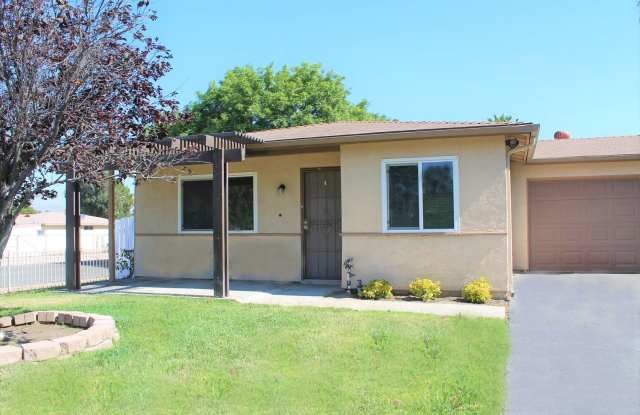 Senior neighborhood corner lot! 55+ 2/1 with upgrades! - 2096 Morada Court, Hemet, CA 92545