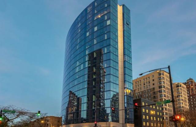 2950 North Sheridan Rd., photos photos