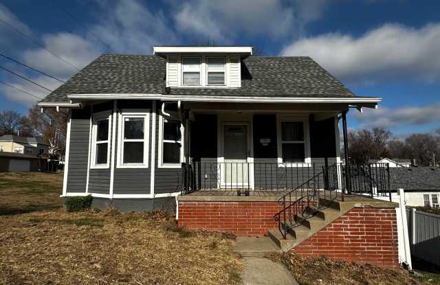 215 E Cherry St. St. Joseph Mo - 215 East Cherry Street, St. Joseph, MO 64505