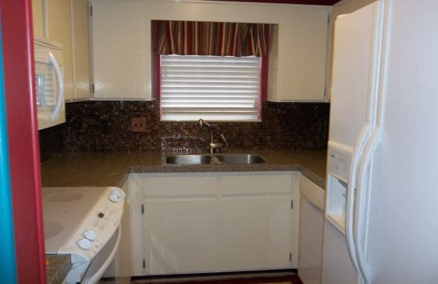 1615 Cedar Tree Ln Gallery 2