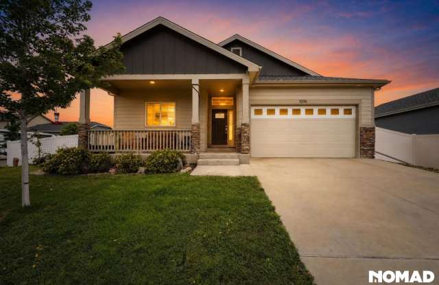Spacious & Modern 5-Bedroom Kid and Pet Friendly Home  in Berthoud! Gallery 1