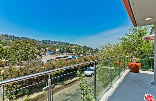 3142 HOLLYCREST Drive Gallery 3