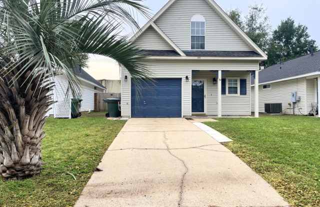 Introducing a Charming Home Retreat Located in the Heart of Pensacola photos photos