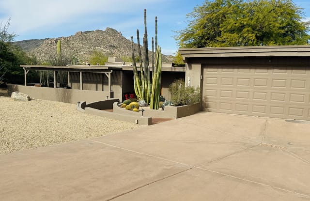 1039 N BOULDER Drive - 1039 North Boulder Drive, Carefree, AZ 85377