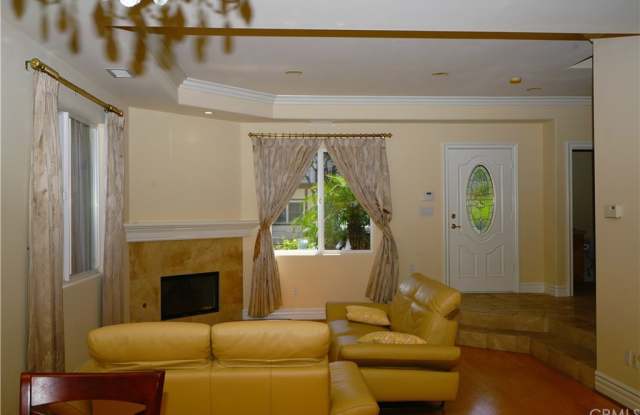 1709 Elm Avenue Gallery 2