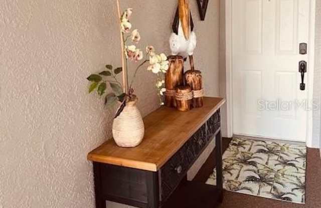 9320 CLUBSIDE Circle Gallery 3