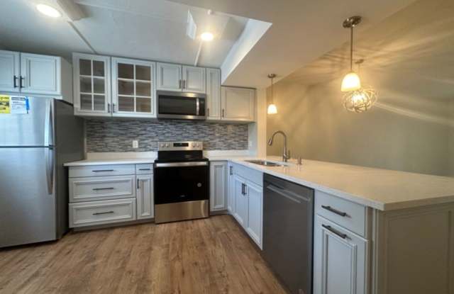 ANNUAL RENTAL - 2ND FLOOR 2/2 AT NAPLES TRACE photos photos