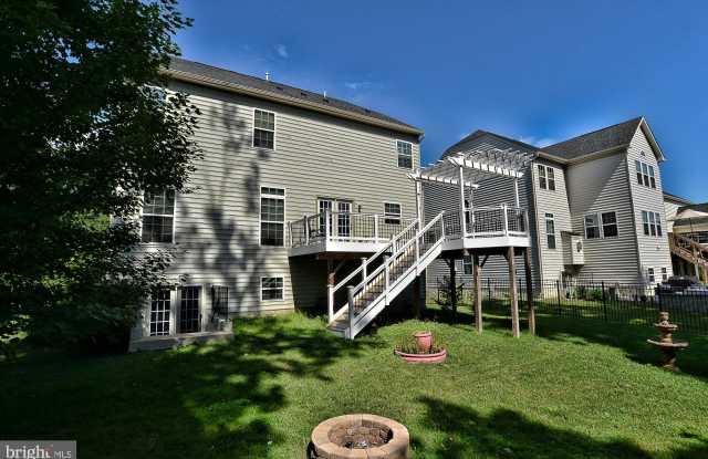 7655 HAMELIN LANE Gallery 3