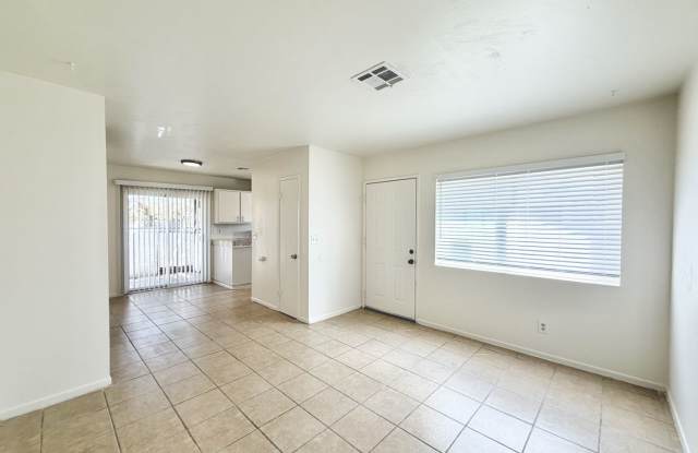 AVAILABLE NOW!! 2 Bedroom 1 Bathroom Apartment in Cathedral City! Gallery 4