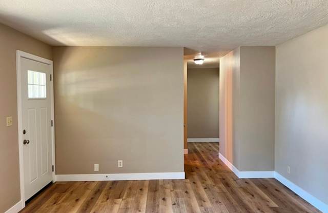 3Bd/1Ba Single Story Home - Move In Ready!! Gallery 3