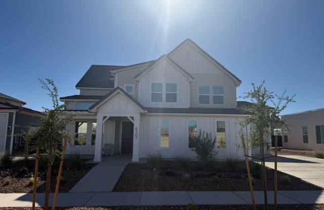 5 Bedroom Townhome in the Desirable Desert Color Community! photos photos