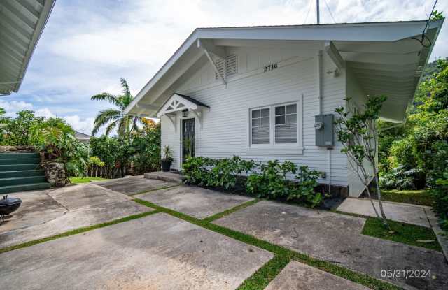 UNIQUE OPPORTUNITY TO RENT A PARTIALLY FURNISHED 2BR 1BA MODERN COTTAGE IN MANOA!!! photos photos