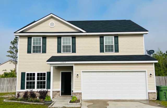 Pet Friendly 2 Story 4 bed 2 1/2 Bath home. photos photos