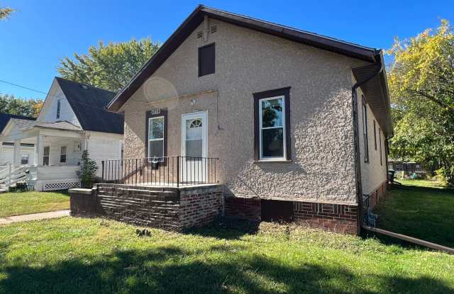 Charming 2 Bed 1 Bath photos photos