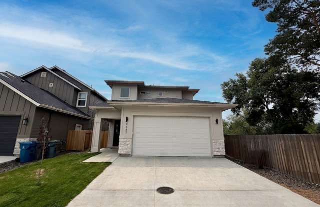 Stunning 3-bedroom + tech room, 2.5-bath home in NW Boise! Gallery 1