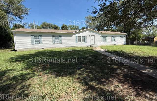 $1695 - **COMING SOON** 4 bedroom / 2 bathroom - Haysville Single Family Home Gallery 1
