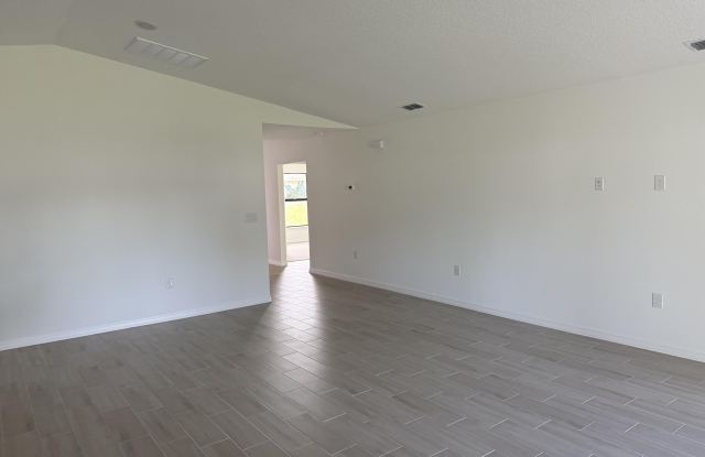 792 Geary Street SW Gallery 4