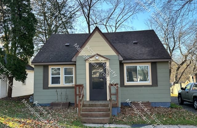 1527 Hillcrest Avenue Northwest - 1527 Hillcrest Avenue Northwest, Grand Rapids, MI 49504