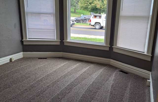 2 BR Apartment Near University of Saint Francis Gallery 3