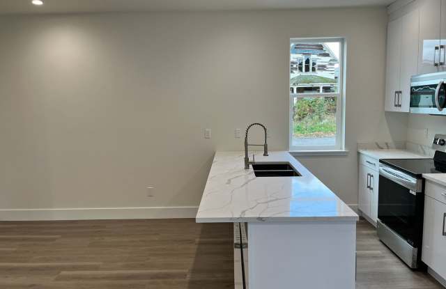 Brand New 3 bedroom, 2.5 Bath Townhomes Gallery 2