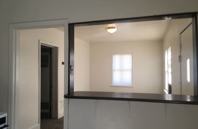 840 28th St. Gallery 4