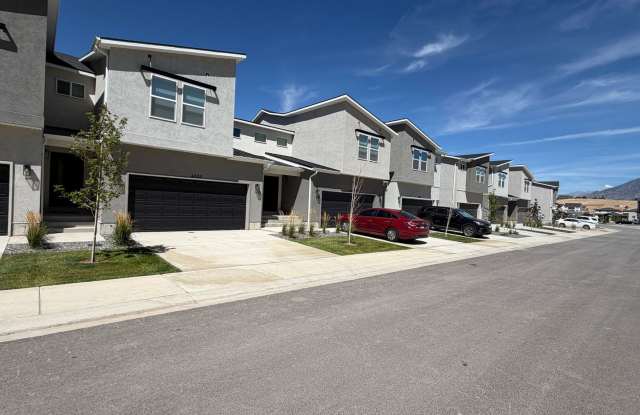 A MUST SEE!  Welcome to this Beautiful Townhome 3 bed/2.5 bath in Mapleton, UT Gallery 3
