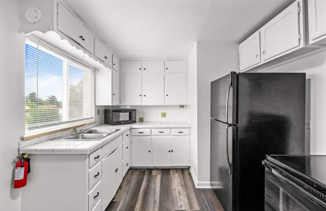Come check out this beautiful apartment close in Oneida Park! - 6840 East 23rd Avenue, Denver, CO 80207