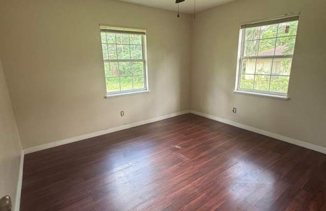 Charming 2BR/1BA Duplex with Large Yard – Affordable Comfort in a Quiet Neighborhood Gallery 4