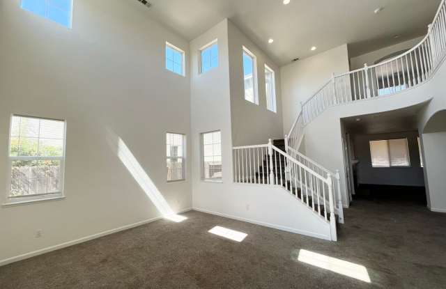 Merced: $2895 5 bedroom 3 bath 2 story home freshly painted with garage and fenced yard * - 3944 Blackberry Avenue, Merced, CA 95348