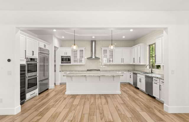 4 BEDROOM 4BATH IN GUARD GATED COMMUNITY! photos photos