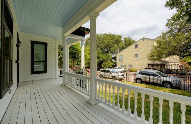 7bed/4bath in West Campus Gallery 3
