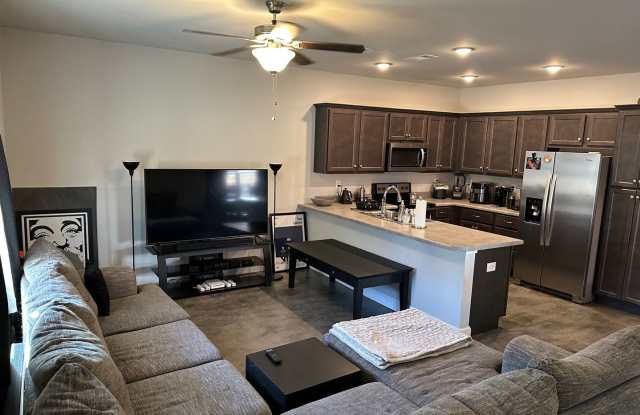 Three Bedroom Near Five Points Available Gallery 4