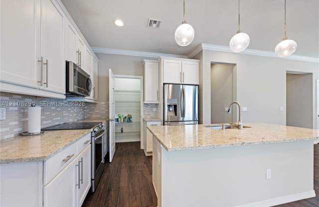945 Banyan Drive Gallery 4