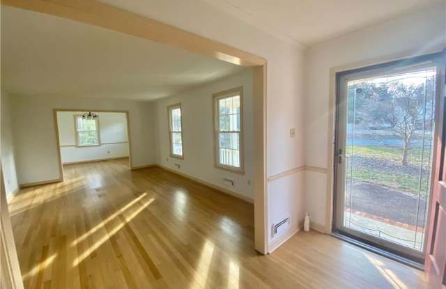 2711  Shoreham Dr Gallery 2
