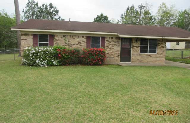 401 Ash Street - 401 Ash Street, New Llano, LA 71461