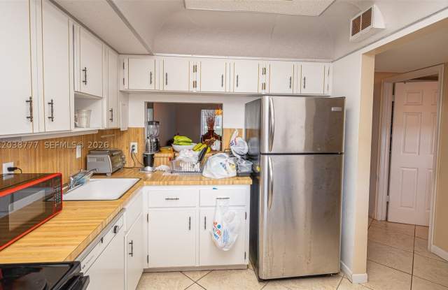 3531 Inverrary Dr Gallery 2