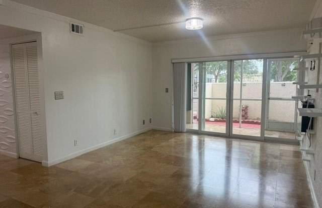 1526 SE Royal Green Circle Gallery 4