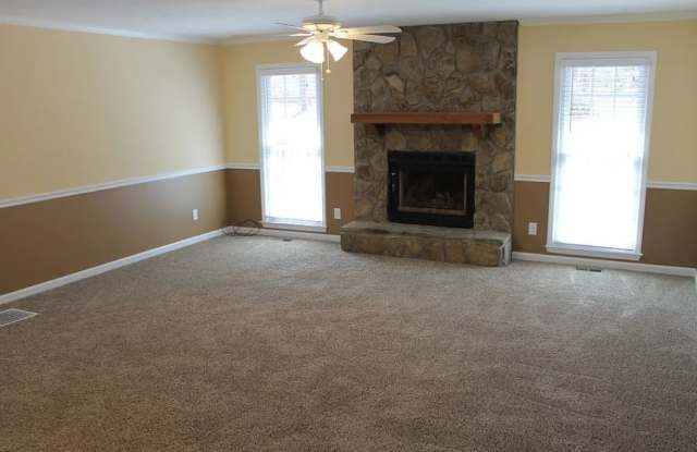 1546 Oakview Drive Gallery 3
