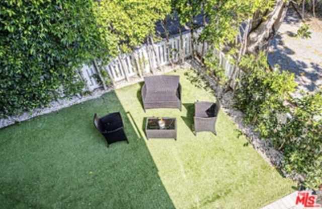 4443 Auckland Avenue Gallery 3
