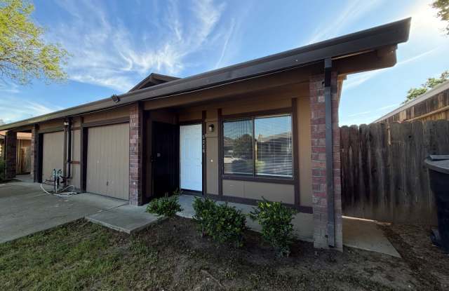 Welcome to this beautifully renovated 2-bedroom, 1-bath home in the desirable Foothill Oaks! photos photos
