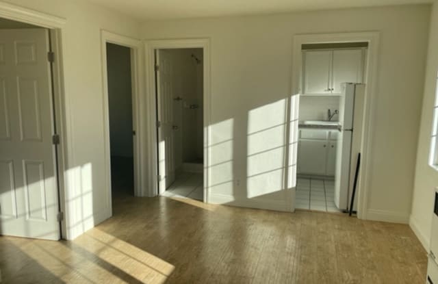 2526 Foothill 1/2 Gallery 2