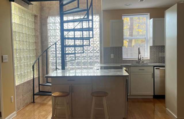 Unique find! Beautiful 1 bedroom/1.5 bath - Walking distance to the beach! - 507 31st Avenue North, Myrtle Beach, SC 29577