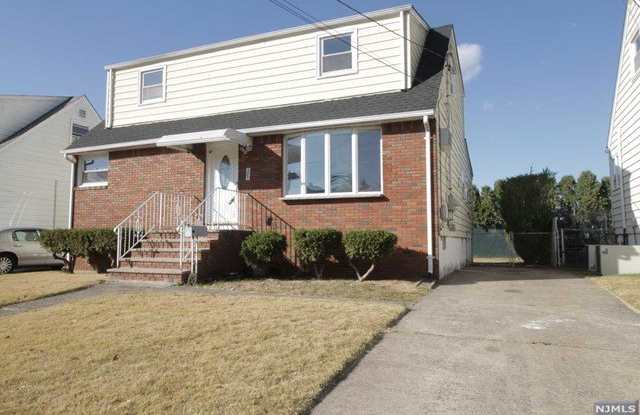 285 Martha Avenue 1st Fl - 285 Martha Avenue, Elmwood Park, NJ 07407