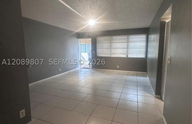 821 Twin Lakes Dr Gallery 2