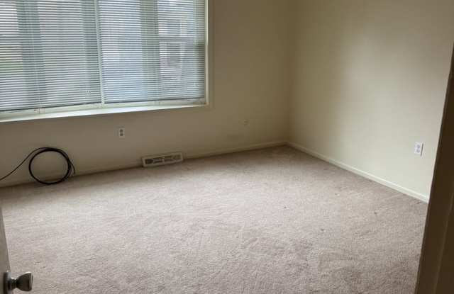 2 bedroom 1.5 bath townhome near Mercyhurst University photos photos