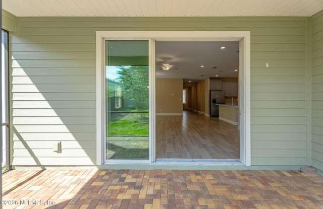 Spacious 4-Bedroom Home in Shearwater with Fenced Backyard & Screened Lanai Gallery 4