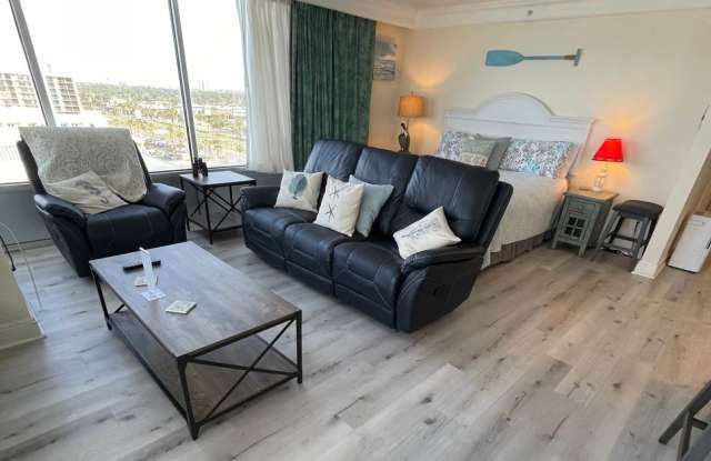 Oceanfront Corner View Condo - BEST VIEW & Wake up to the Oceanview from bed! DEPOSIT-FREE Renting option thru OBLIGO! Deposit Alternative available. Gallery 4
